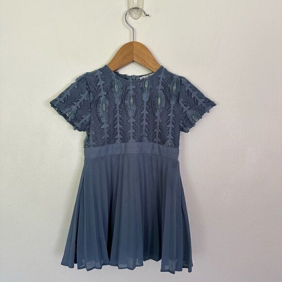 Ivy City Co Mommy and Me Mini Misty Blue Island Textured Pleated Short-sleeve Mi - Picture 8 of 13